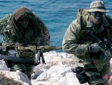 Ανάρτηση του Α/ΓΕΣ έριξε το facebook: Το παιδί και ο καταδρομέας